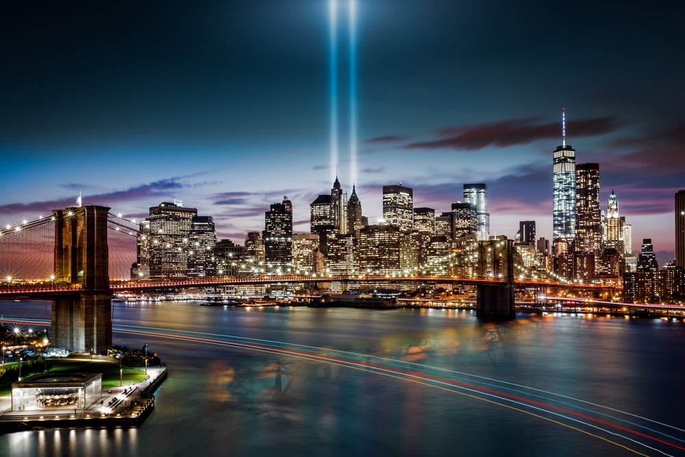 Афиша: Ежегодная инсталляция Tribute in Light почтит память жертв 9/11